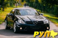 Высокопроизводительная модификация от подразделения Mercedes-AMG SLK 55 AMG была представлена в 2004 году. Автомобиль о